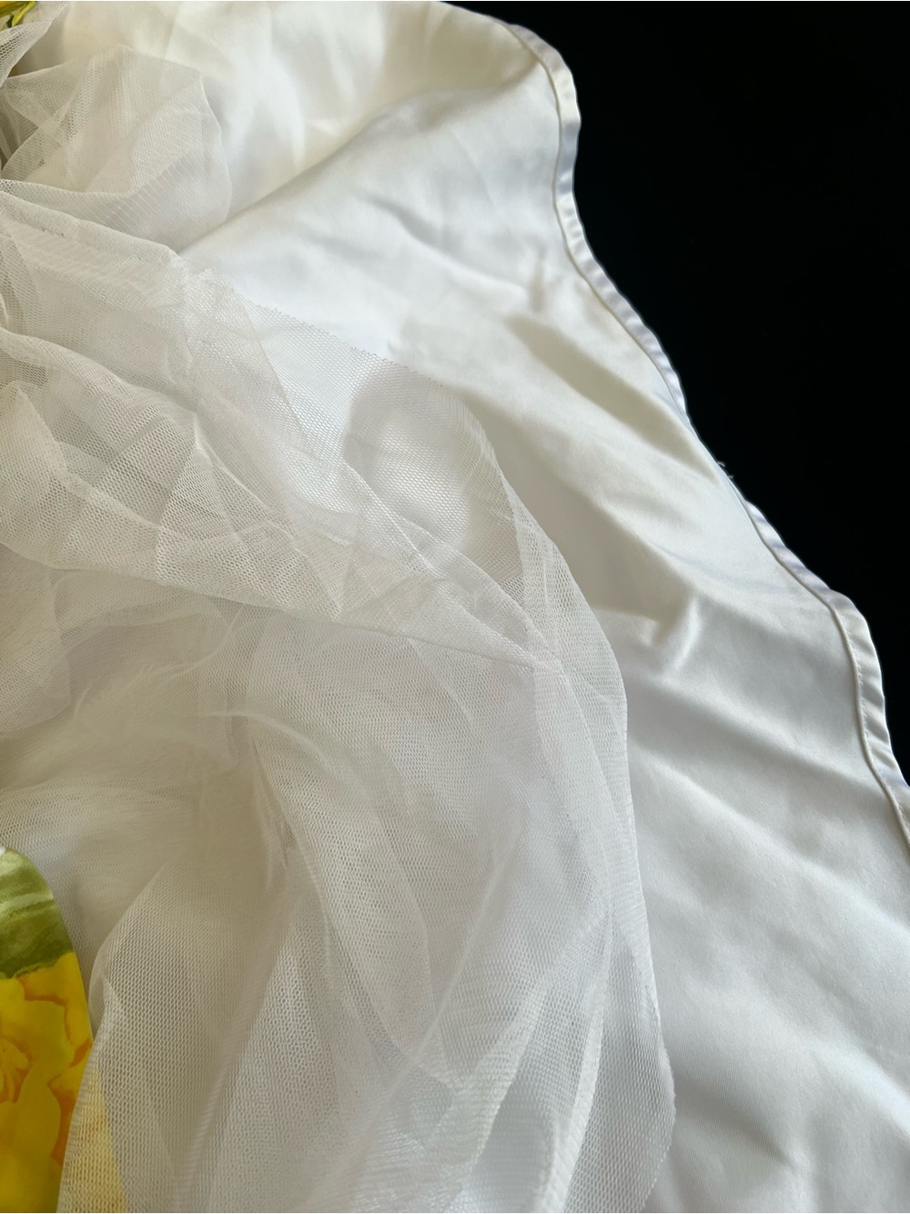 PLACE WHITE SUBTLE TEXTURED TANK TOP DRESS W/YELLOW ROSE FLARE BOTTOM
  SIZE 16 - Picture 3 of 6